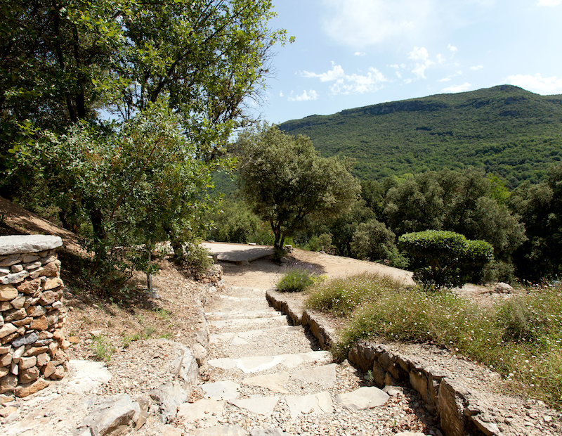 Terrain de pétanque vue montagne gîte Rémoulis